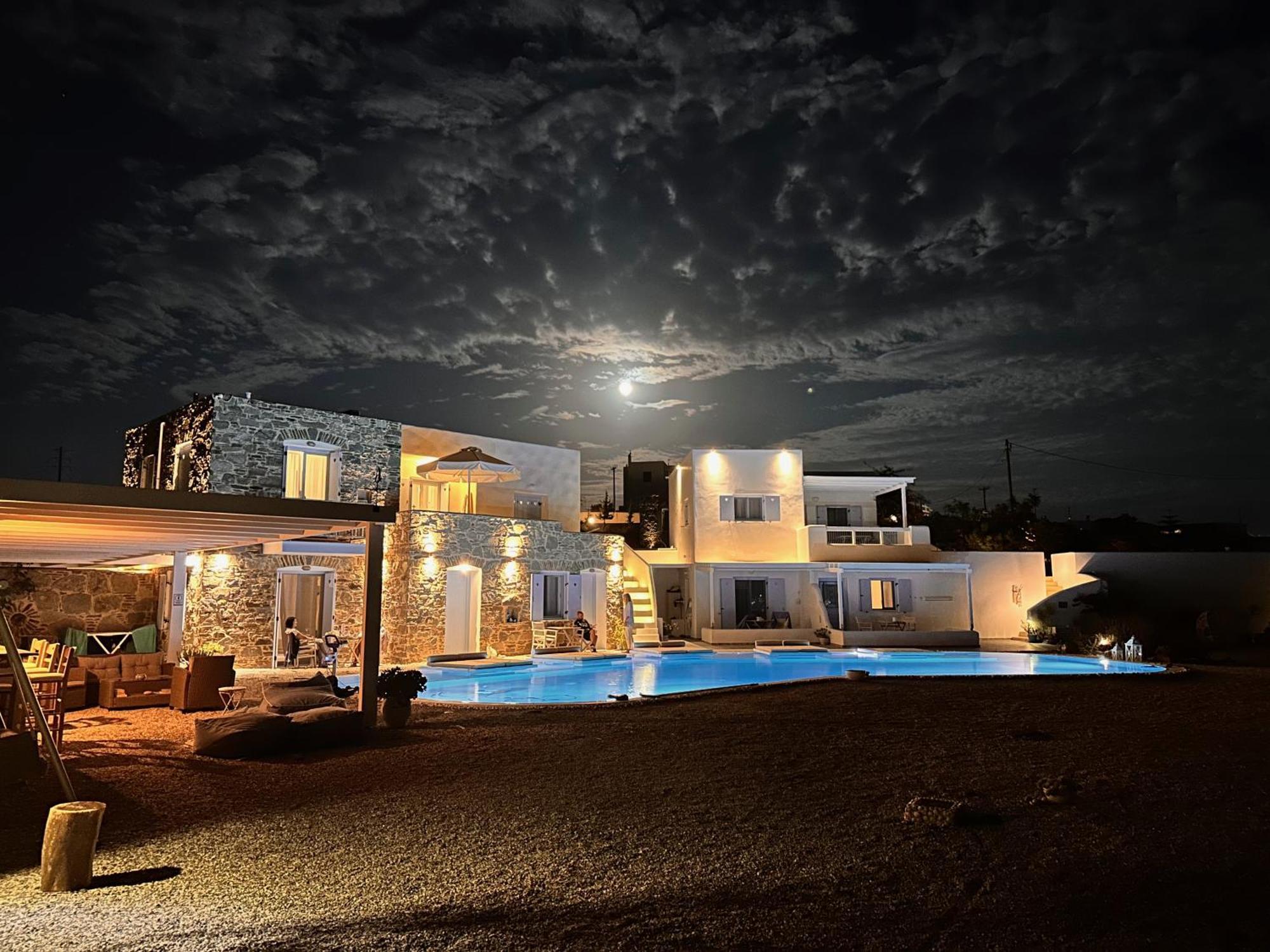 Blu Suites And Studios Adamantas  Exterior photo